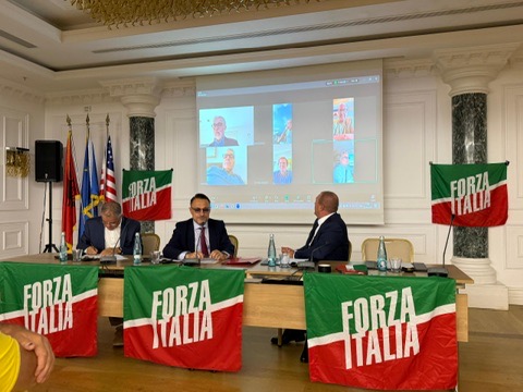 Tavolo di presidenza del Congresso con collegamento video dei partecipanti da remoto